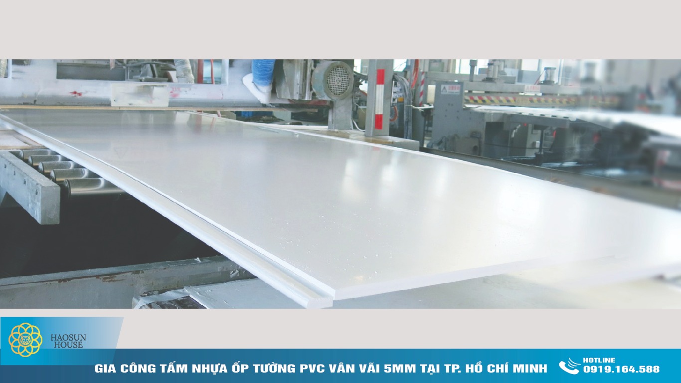 Gia công tấm nhựa pvc ốp tường vân vải 5mm