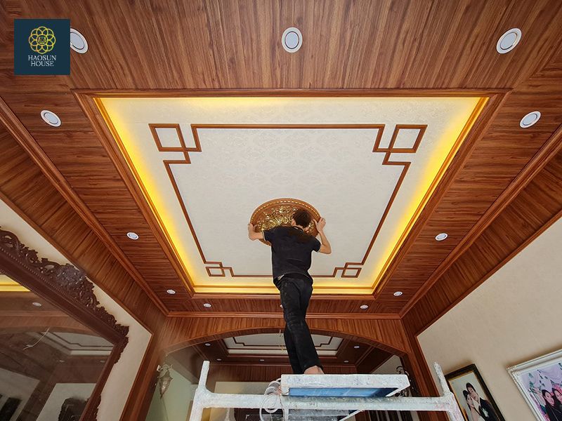 Quy trình thực hiện ốp trần nhà bằng nhựa giả gỗ