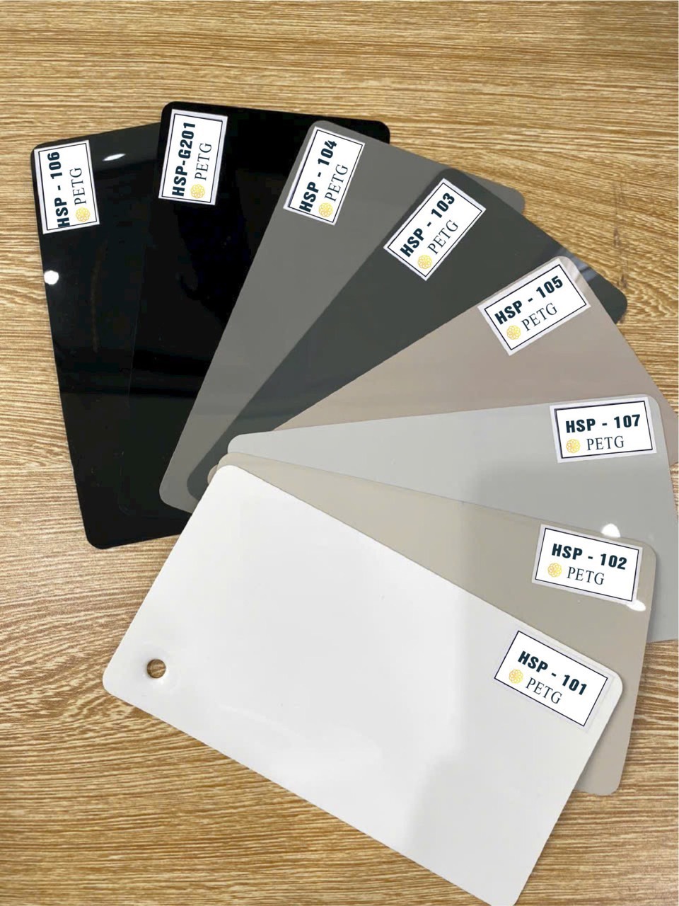 Tấm ốp than tre phủ màng PETG