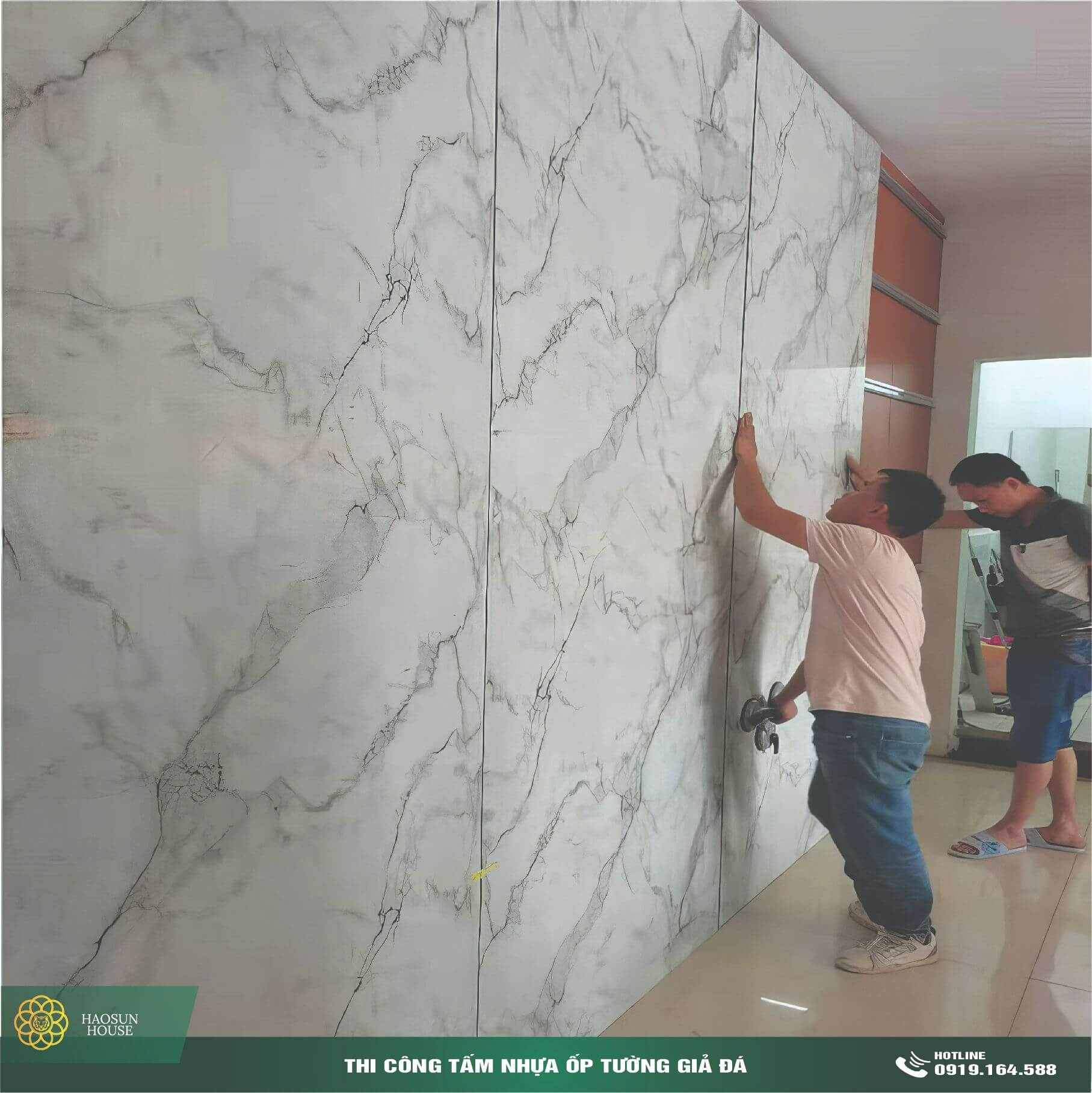 Thi công Tấm nhựa ốp tường giả đá 