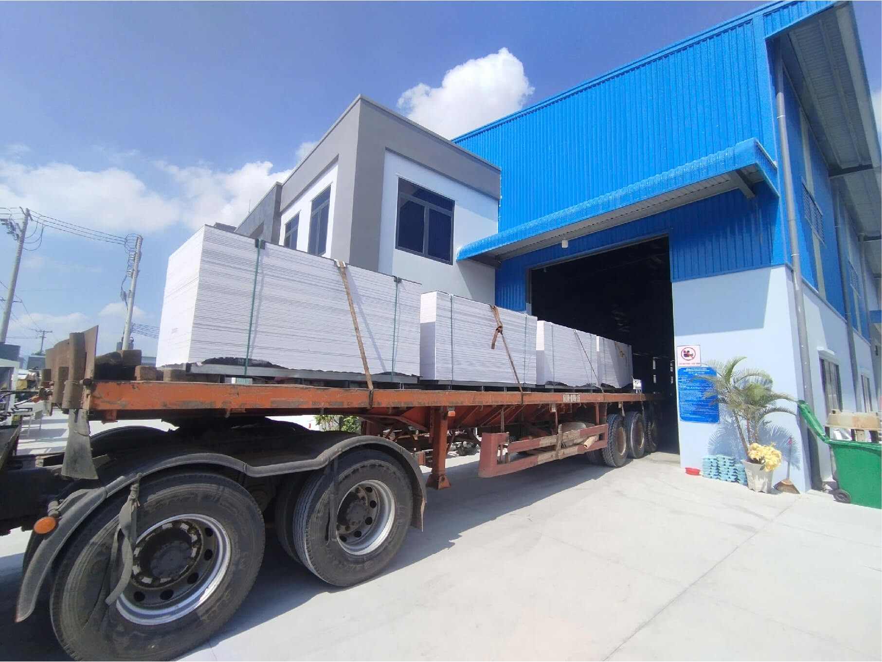 Giao Hàng Tấm Ván Nhựa PVC Long An