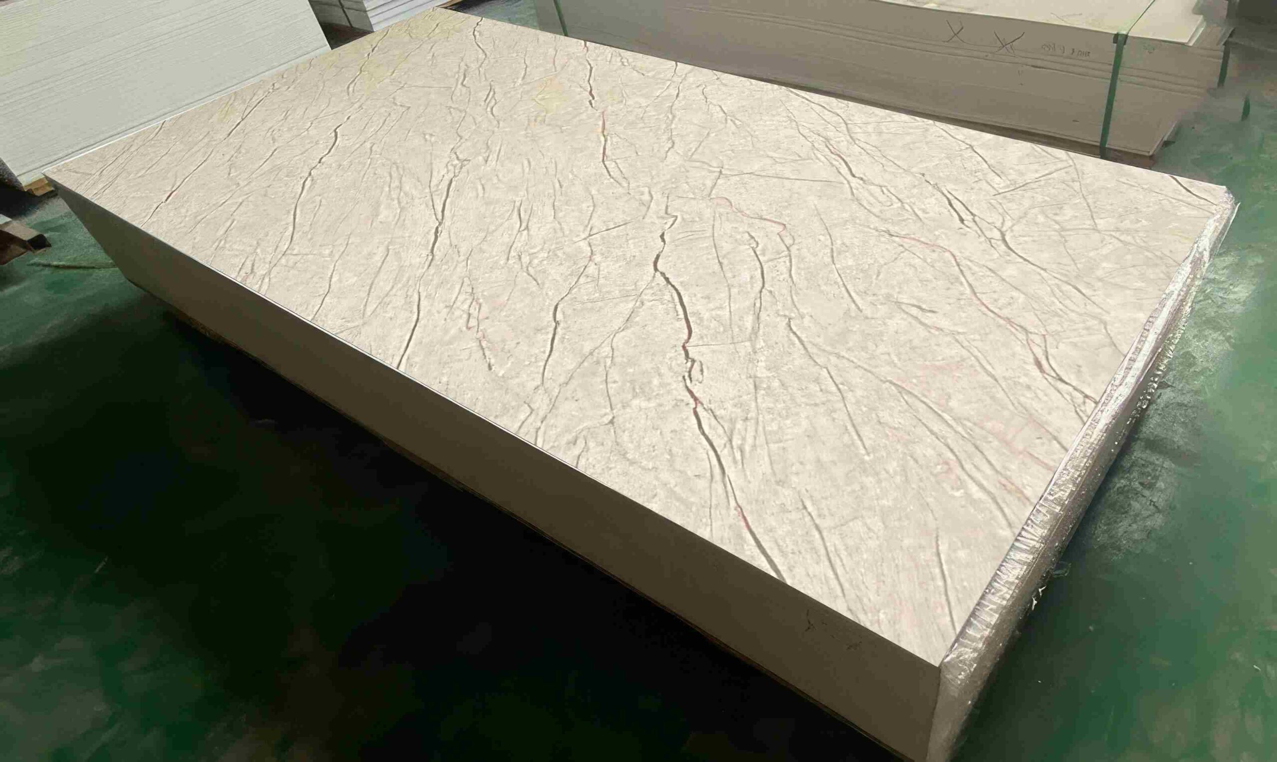Tấm PVC Vân Đá Marble vàng kem vân chỉ nâu