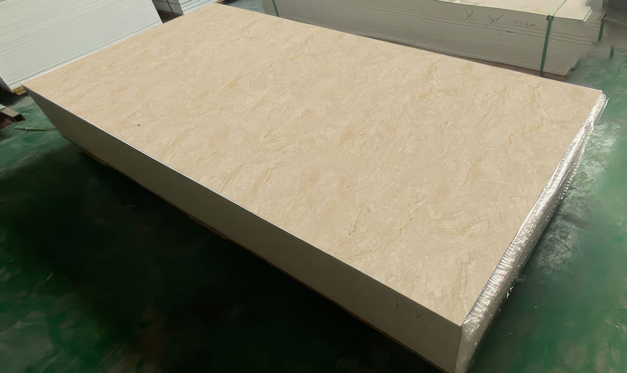 Tấm pvc gải đá marble vàng kem nhạt