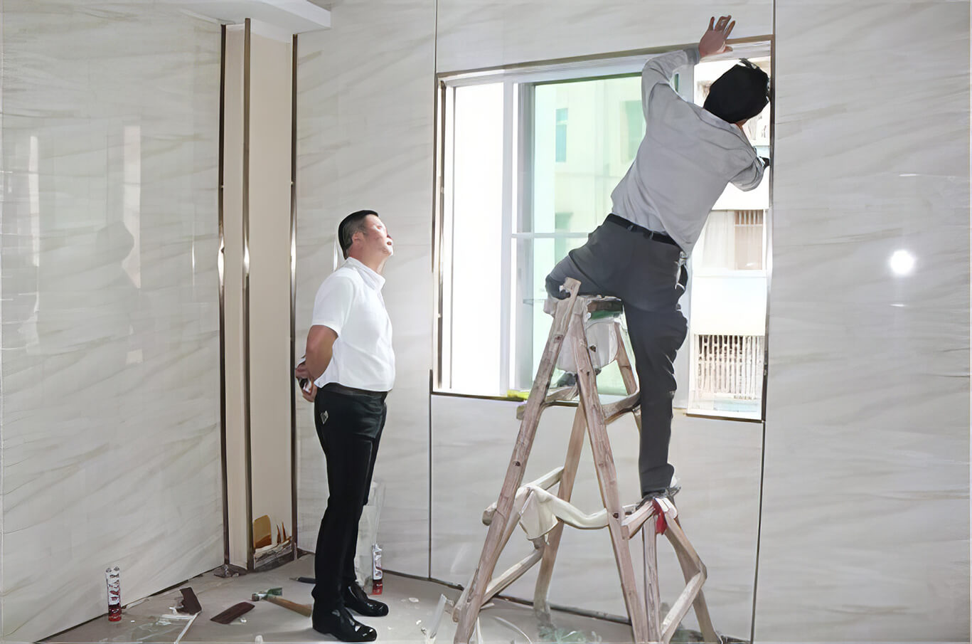 Hoàn thiện thi công tấm pvc giả đá