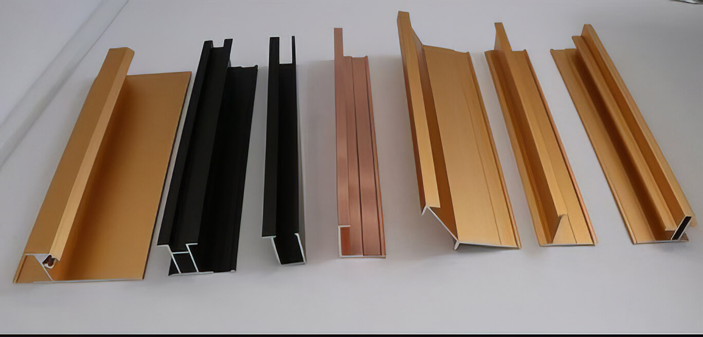 Sự dụng nẹp chỉ kim loại cho tấm ốp pvc giả đá